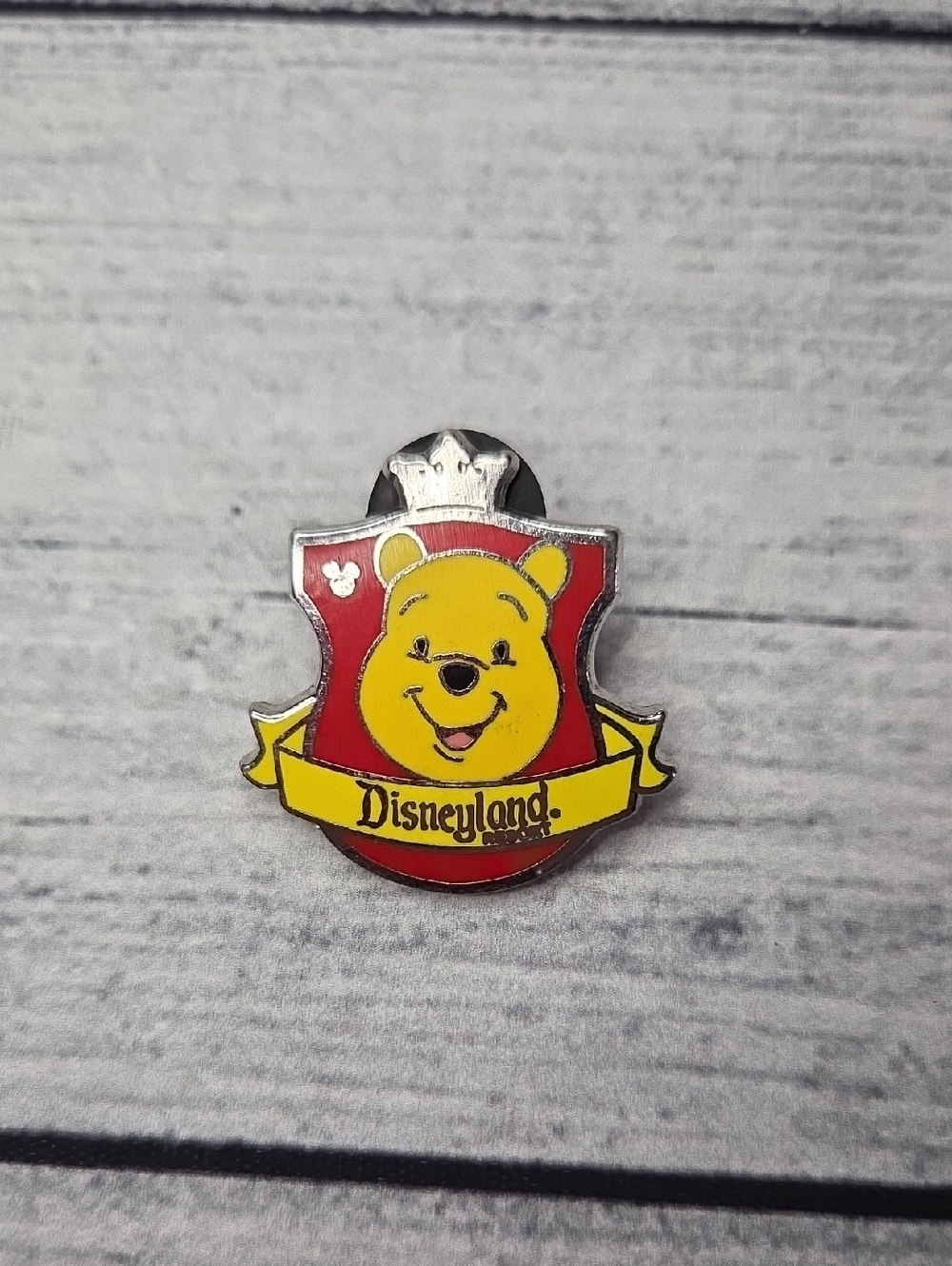Disneyland Hidden Mickey 5 Of 5 Winnie the Pooh Crest 2012 Trading Pin